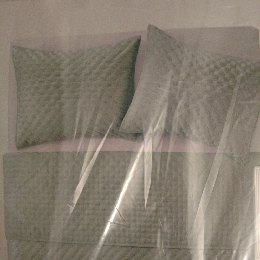 VCNY Becky Velvet 3 piece Twin Quilt